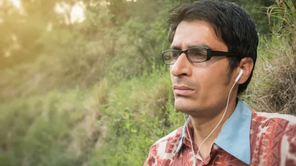 How parasocial relationships play a role in professional personal branding